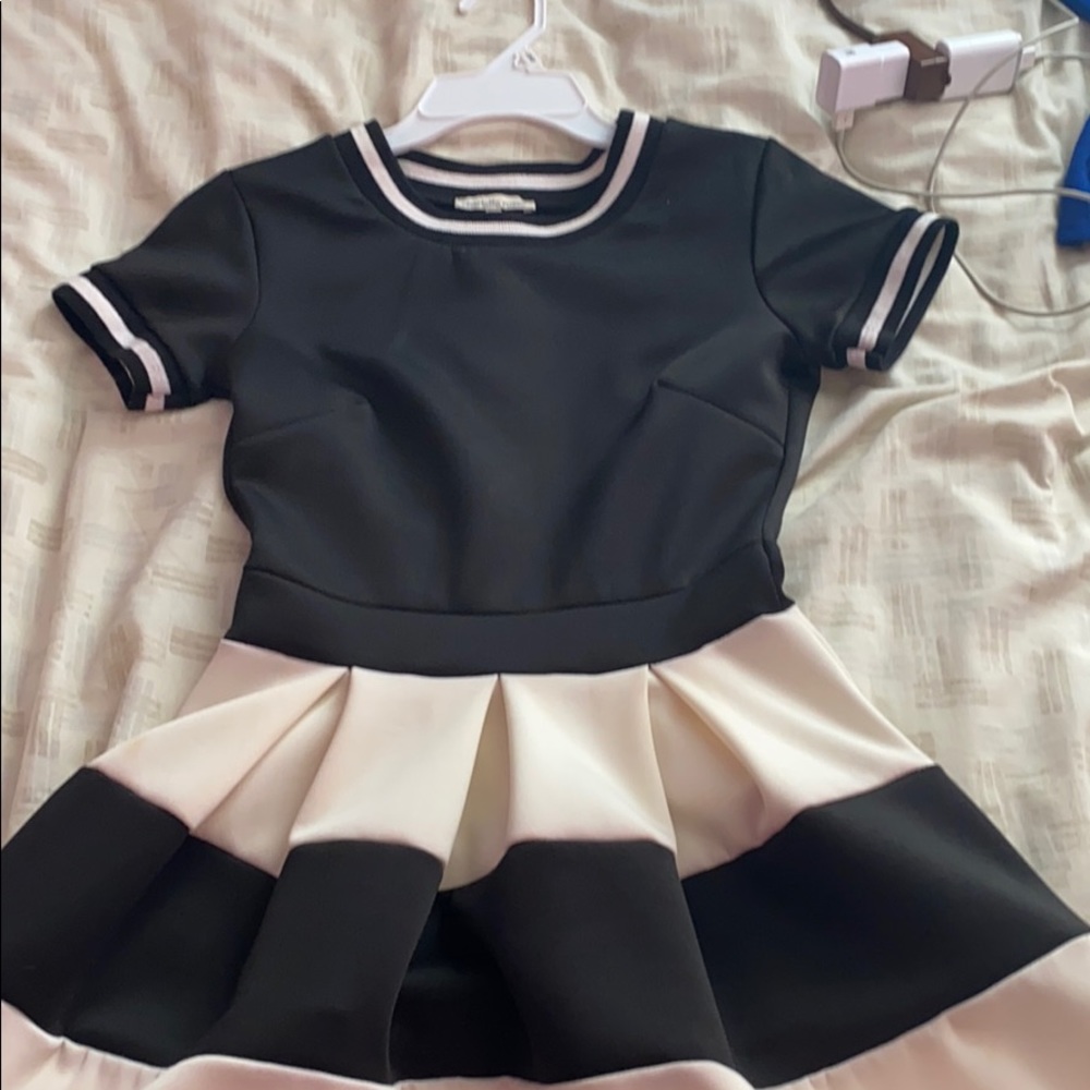 Black and White Dress - Picture 3 of 3
